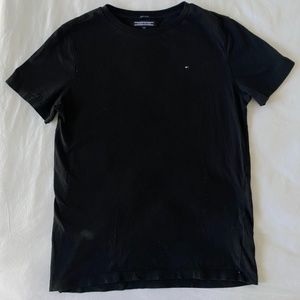 black Tommy Hilfiger T-shirt